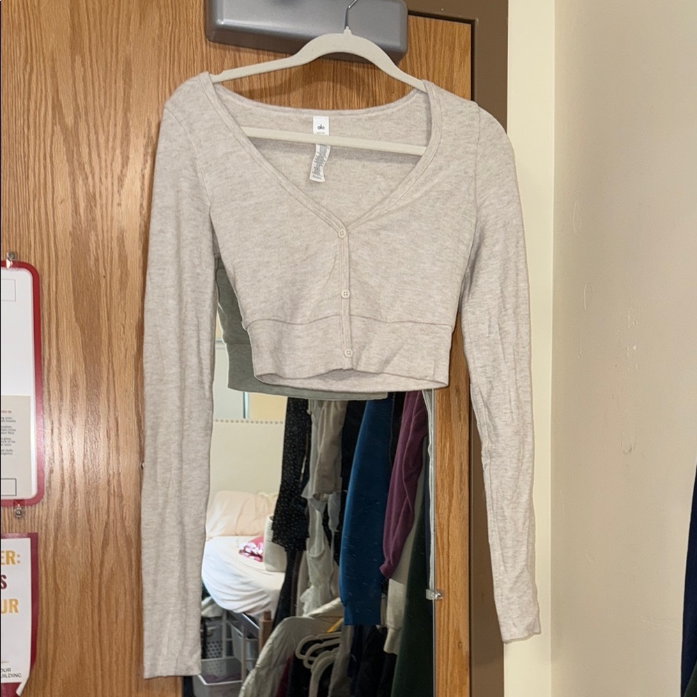 Alo cream Long Sleeve Crop Top